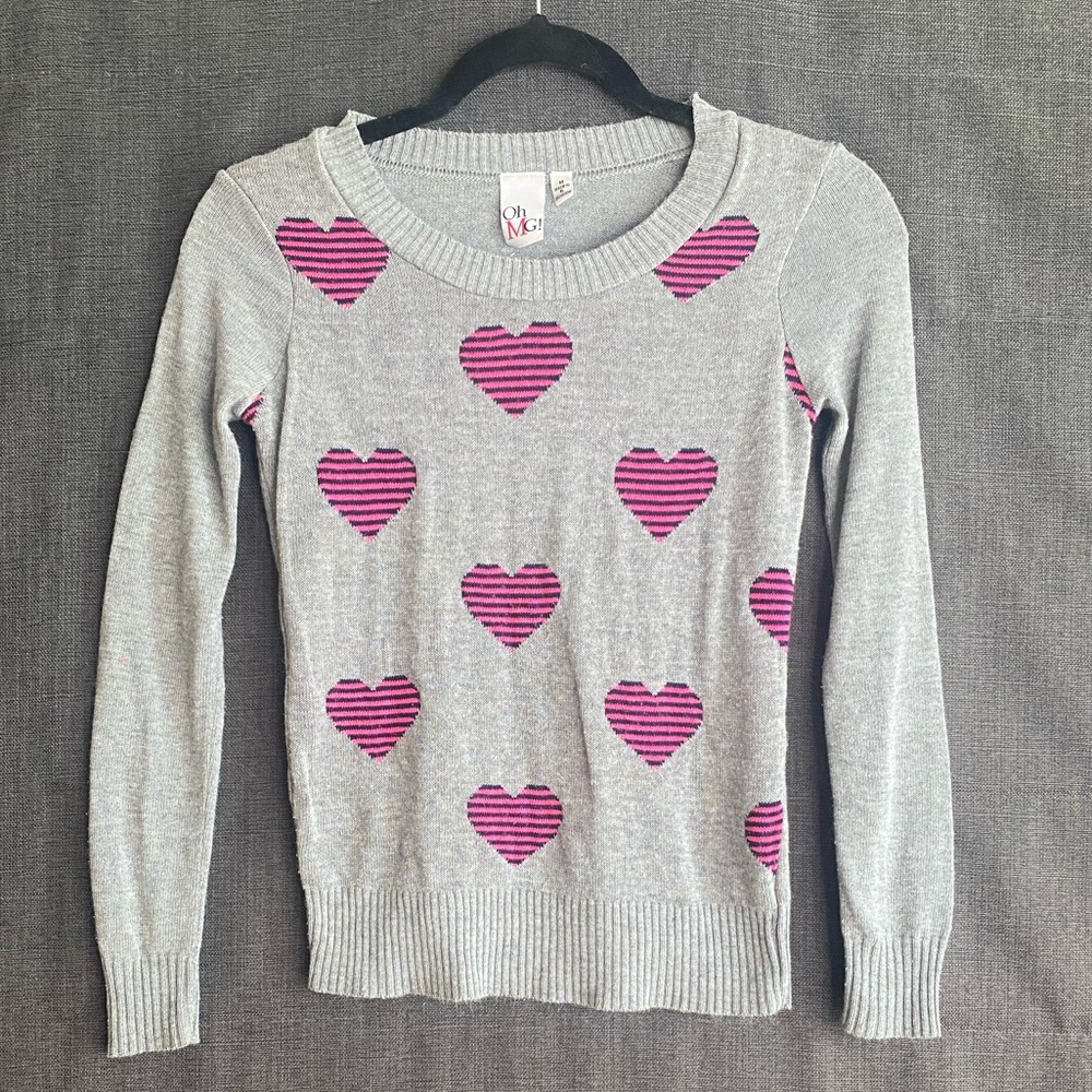 Cute graphic hearts sweater, grey w pink &black striped hearts medium M Juniors'
